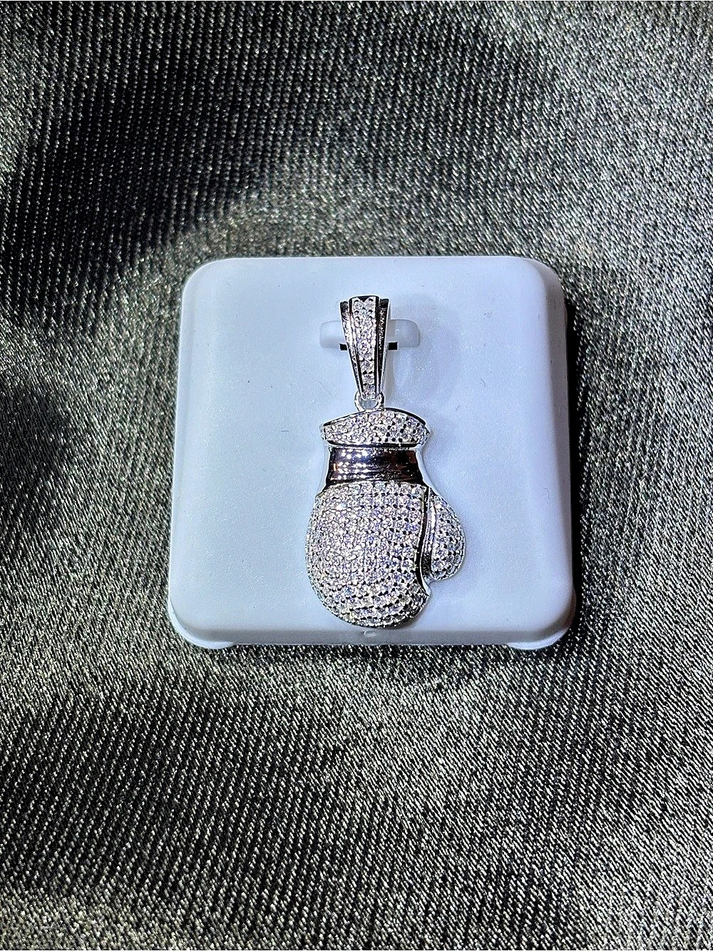 .925 Sterling Silver 1ct. VVS Moissanite Pave’ Boxing Glove - Picture 6 of 10